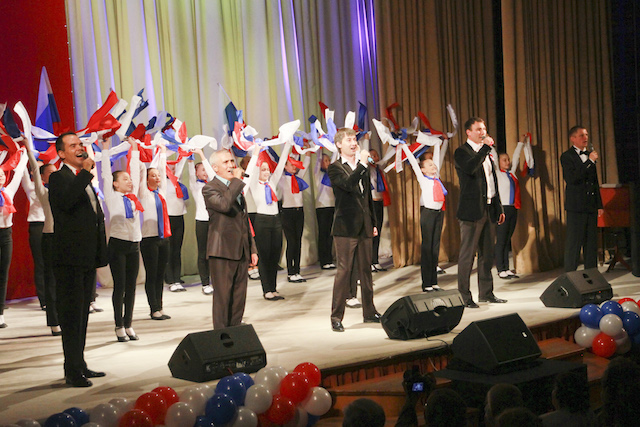 День Государственного флага России отметили в Новоалтайске грандиозным концертом